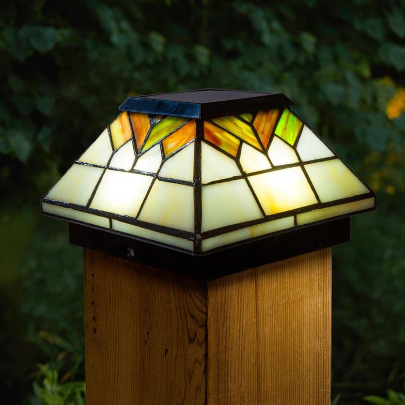 Classy Caps Wellington Solar Post Cap Light Tiffany Style