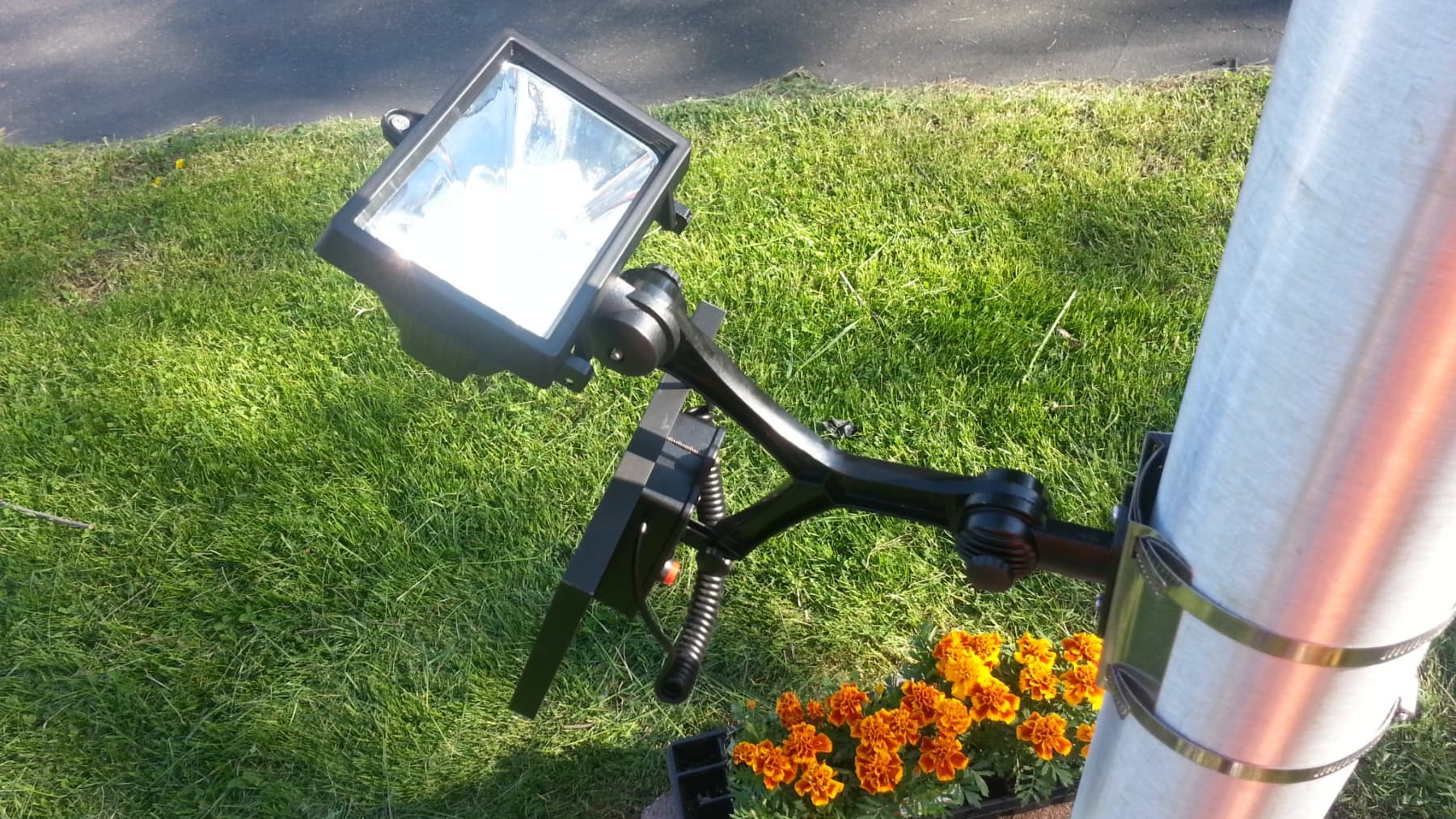 Commercial LED Solar Flagpole Light for Flagpoles 2" - 6" in Diameter - 280 LUX
